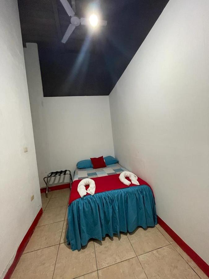 Hostal Blood Moon Rio Dulce Town Kültér fotó